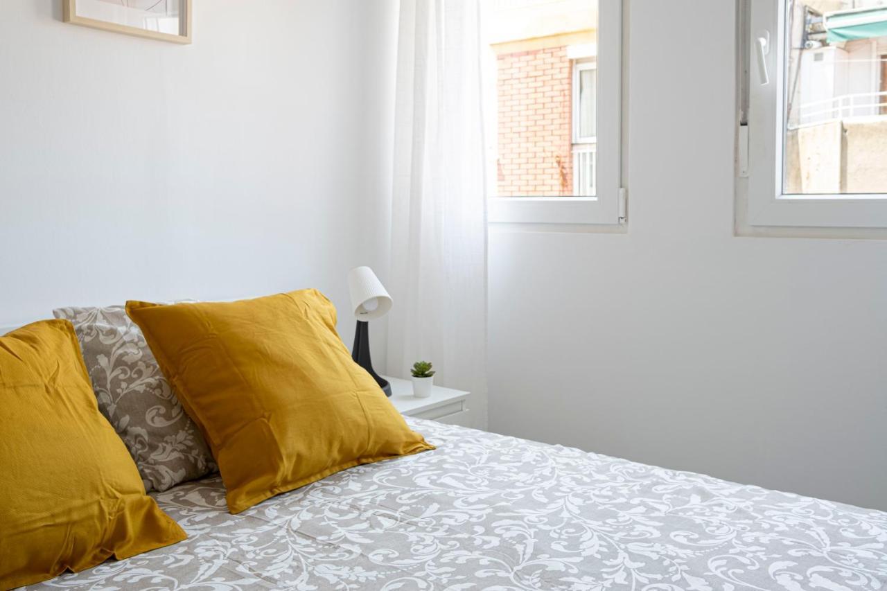 Apartment Beach Picasso Sant Adrià de Besòs Exteriör bild